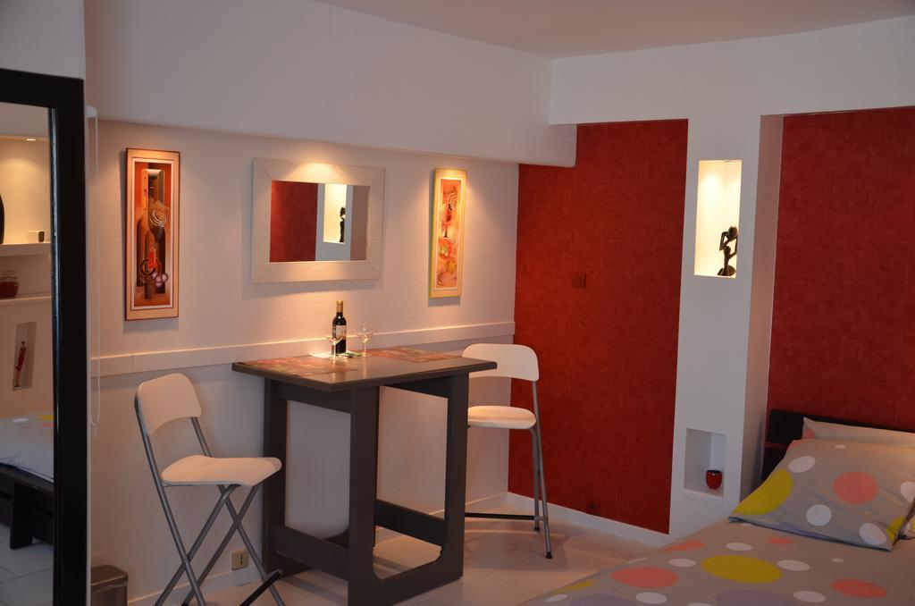 Jardin De Marceau Bed & Breakfast Blasimon Room photo