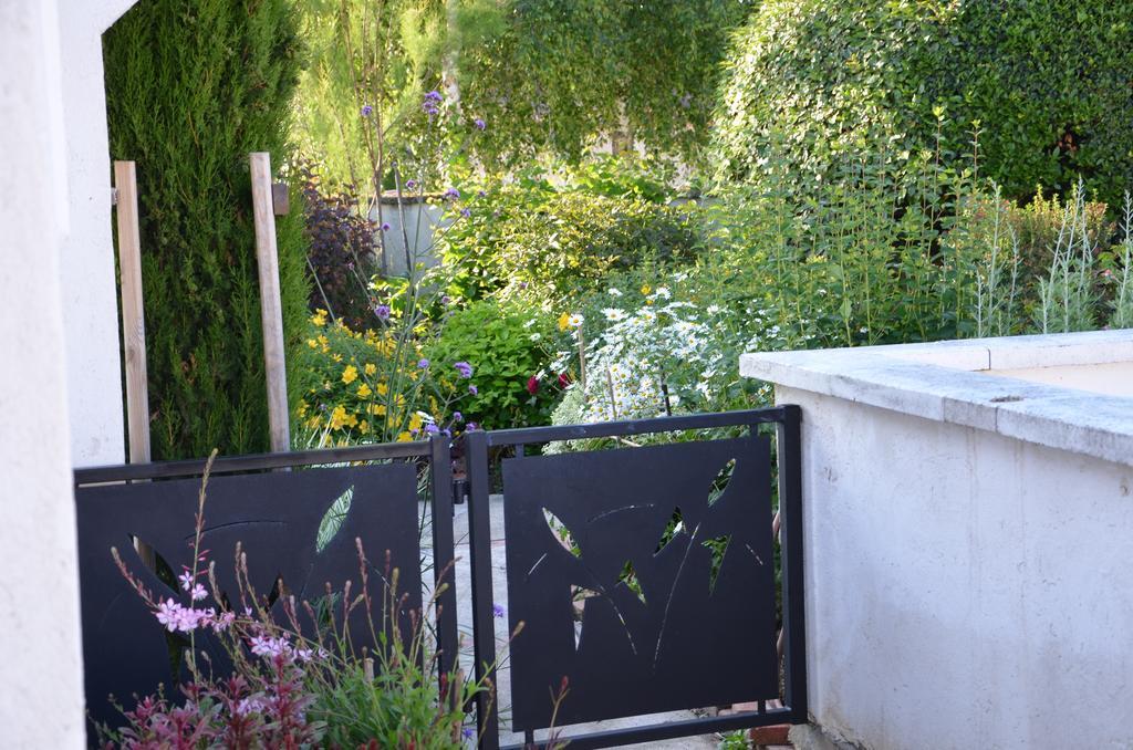Jardin De Marceau Bed & Breakfast Blasimon Exterior photo